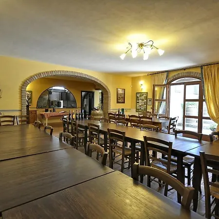 Vernazzano Basso Sleeps 6 Pool Wifi 公寓 特拉西梅诺湖畔托罗