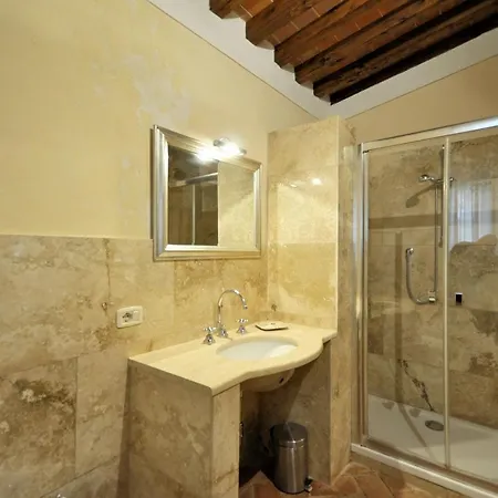 Vernazzano Basso Sleeps 6 Pool Wifi 公寓 特拉西梅诺湖畔托罗